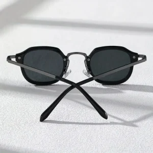 نظارات بإطار معدني متين وعدسات مزخرفة 5 24949e18 2c03 4322 b81f 48a3c82a9202