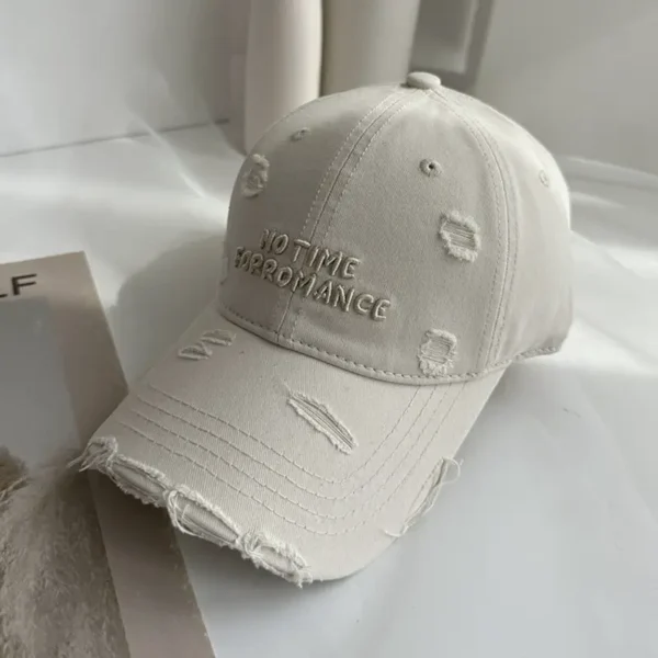 قبعة بيسبول مطرزة بحروف جديدة