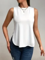 توب نسائي كاجوال بيضاء بدون أكمام، خفيف وأنيق لصيف مريح، مثالي للارتداء اليومي أو المناسبات الكاجوال - الصورة 2