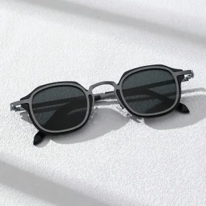 نظارات بإطار معدني متين وعدسات مزخرفة 2 5aaa7187 dfa2 4cd2 a17e 9c73754647b1