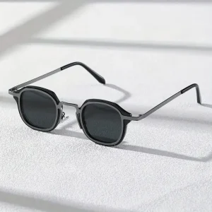 نظارات بإطار معدني متين وعدسات مزخرفة 1 6a5acedb 5ab6 4f26 a25b fd1b0271c48e