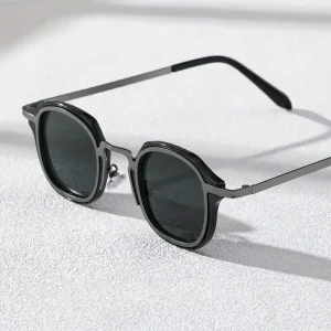 نظارات بإطار معدني متين وعدسات مزخرفة 3 81da8e87 f949 430c a4eb 41462dc71537