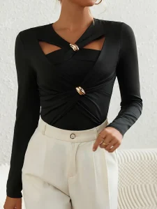 توب نسائي أنيق بأكمام طويلة، ياقة V متقاطعة بتصميم ضيق مطاطي، مثالي للإطلالات اليومية أو المسائية 6 ddb16ec6 6007 4b5f 9637 a287e247fbe2