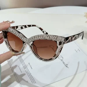 نظارة نسائية عين القطة، إطار معدني لامع مزين بحجر الراين، تناسب مختلف أنماط الأزياء والمناسبات اليومية 2 44fa5233 cb70 47b8 a2f7 852db2ec3758