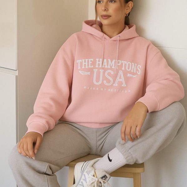 هودي نسائي أوفر سايز بينك بطبعة THE HAMPTONS USA خامة قطنية سميكة مريحة