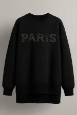 سويت شيرت نسائي أسود أوفر سايز بحروف لامعة PARIS، خامة قطنية سميكة لإطلالة شتوية أنيقة