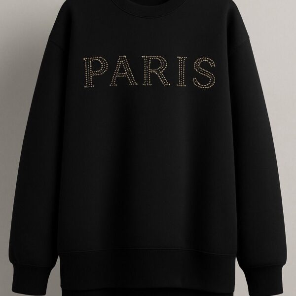 سويت شيرت نسائي أسود أوفر سايز بحروف لامعة PARIS، خامة قطنية سميكة لإطلالة شتوية أنيقة