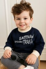 سويت شيرت أولادي كاجوال كحلي غامق مطبوع باللون الأبيض