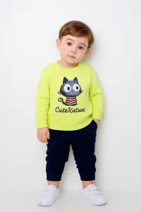 سويت شيرت أطفال أصفر فسفوري بطبعة قطة كرتونية وكلمة Cute Katun، تصميم مريح وعصري للأطفال 1 WhatsApp Image 2025 10 22 at 1.15.42 PM