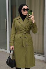 معطف نسائي ترنش طويل زيتي بحزام خصر، تصميم أنيق ودافئ