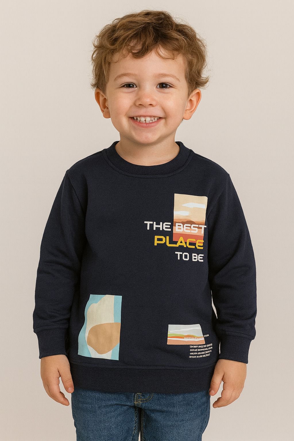 سويت شيرت أولادي كحلي بعبارة THE BEST PLACE TO BE، تصميم عصري مريح وأنيق للأطفال سويت شيرت أولادي كحلي بعبارة THE BEST PLACE TO BE