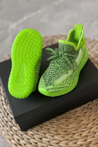 سنيكرز أطفال خفيف بتهوية مثالية، حذاء رياضي شبكي بلون أخضر فلورسنت، يناسب جميع الفصول والنشاطات المختلفة 1 WhatsApp Image 2025 10 23 at 3.29.11 PM 2 1