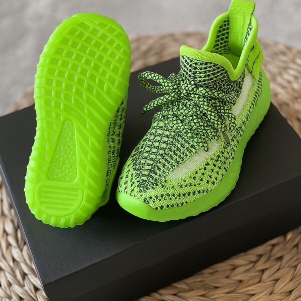 سنيكرز أطفال خفيف بتهوية مثالية، حذاء رياضي شبكي بلون أخضر فلورسنت