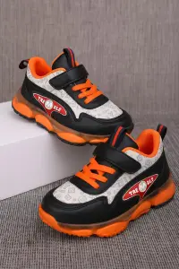 سنيكرز أطفال رياضي برتقالي أسود TREMBLE، حذاء مرن وخفيف للأنشطة اليومية 1 WhatsApp Image 2025 10 25 at 12.32.55 PM