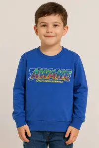 سويتشيرت أطفال أزرق كحلي بطبعة AWAKE، تصميم مريح شبابي عصري، مناسب للاستخدام اليومي والمناسبات غير الرسمية 2 WhatsApp Image 2025 10 25 at 2.34.13 PM