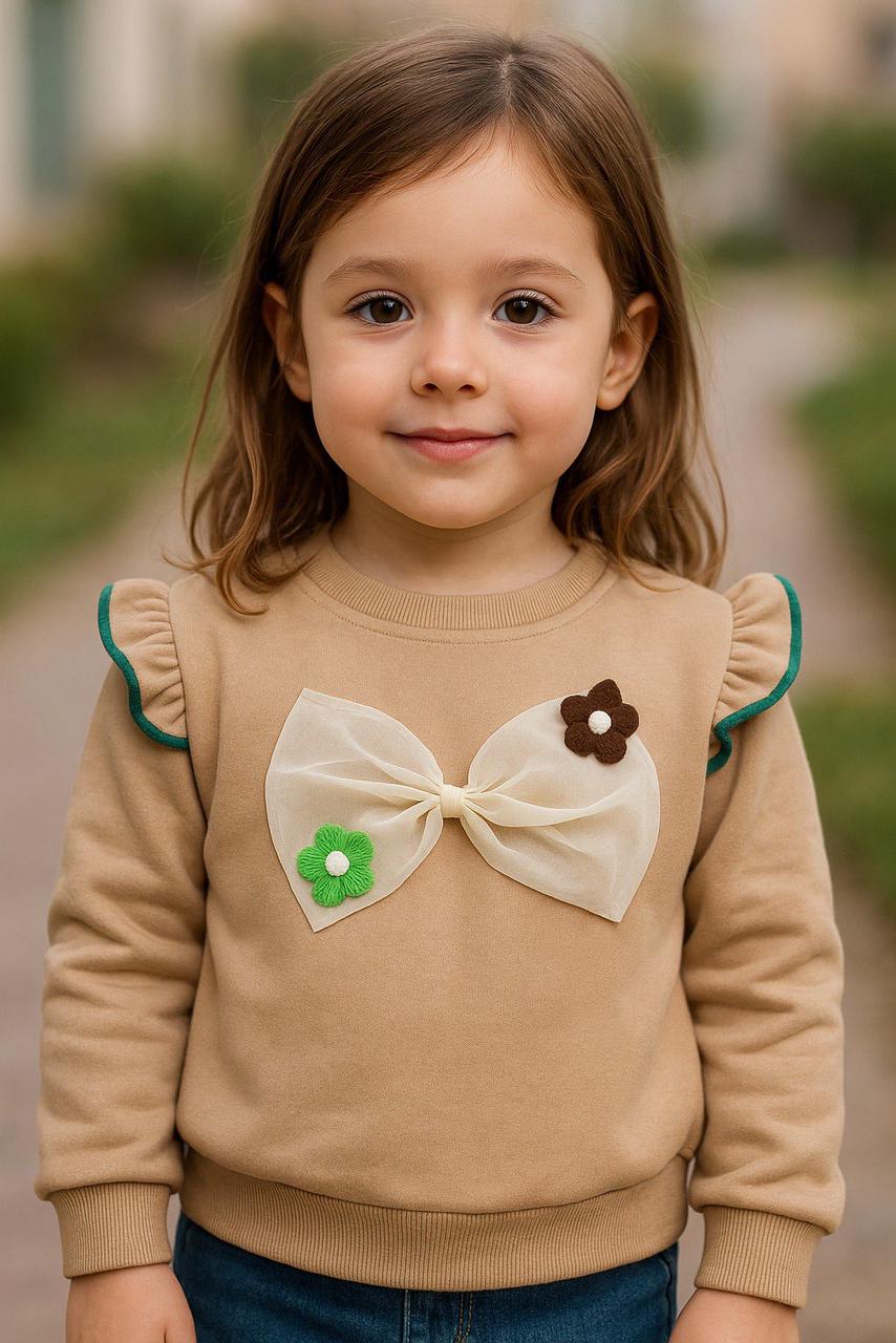 سويتشيرت أطفال بيج بتفاصيل زهور ملونة، تصميم عصري مريح وأنيق، مناسب للارتداء اليومي سويتشيرت أطفال بيج بتفاصيل زهور ملونة، تصميم عصري مريح وأنيق