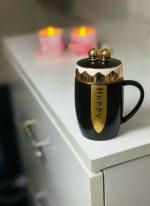 كوب خزفي فاخر أسود بغطاء ذهبي وكلمة Hoppy، تصميم أنيق