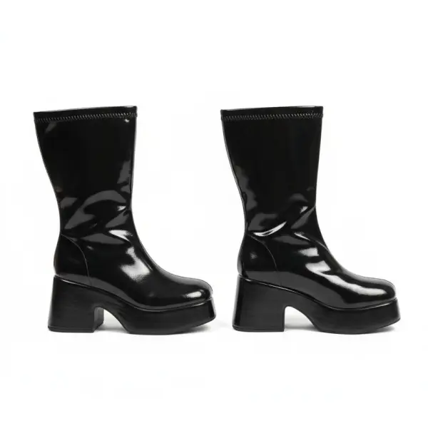 بوت نسائي أسود، بوت نسائي، بوت كعب عريض، بوت منصة، بوت أسود، بوت لامع، حذاء نسائي، بوت سواريه، بوت سبعينات، موضة كلاسيكية، أحذية نسائية أنيقة