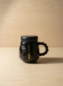 كوب قهوة خزفي أسود فاخر بنقش GOOD ENDING وحروف ذهبية، تصميم أنيق للمشروبات والهدايا 1 WhatsApp Image 2025 10 29 at 10.18.07 AM 5