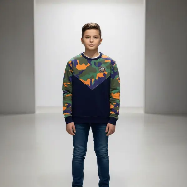 سويتشيرت أطفال كحلي بنقشة كامو برتقالي وأخضر، ملابس رياضية بطابع عسكري عصري