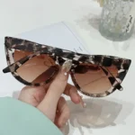 نظارة نسائية عين القطة – نظارات نسائية – نظارات عين القطة – نظارات لامعة – نظارات أنيقة – نظارات تصوير – إكسسوار موضة – نظارات بولي كربونات