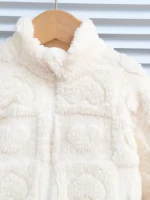 جاكيت فرو أطفال، جاكيت أطفال، جاكيت فرو، جاكيت شتوي، فرو صناعي للأطفال، ملابس شتوية أطفال، جاكيت دافئ، نقشة قلوب