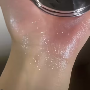 هايلايت عيون ووجه ثلاثي الأبعاد مقاوم للماء من HERORANGE بلمسة طبيعية متوفّر بلونين 9 4404ad48 a2e9 4d94 b61b f1a3d65fe24d