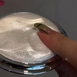 هايلايت عيون ووجه ثلاثي الأبعاد مقاوم للماء من HERORANGE بلمسة طبيعية متوفّر بلونين 6 5538c3f3 07a8 4172 ac58 d8dda8fbc2dc