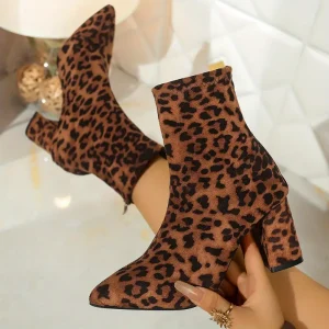 بوت نسائي بطبعة جلد النمر بكعب عالي ومقدمة مدببة، أنيق ودافئ للإطلالات الكاجوال والرسمية 3 719027b8a9ca4e1b8881524eb41db9d2 goods