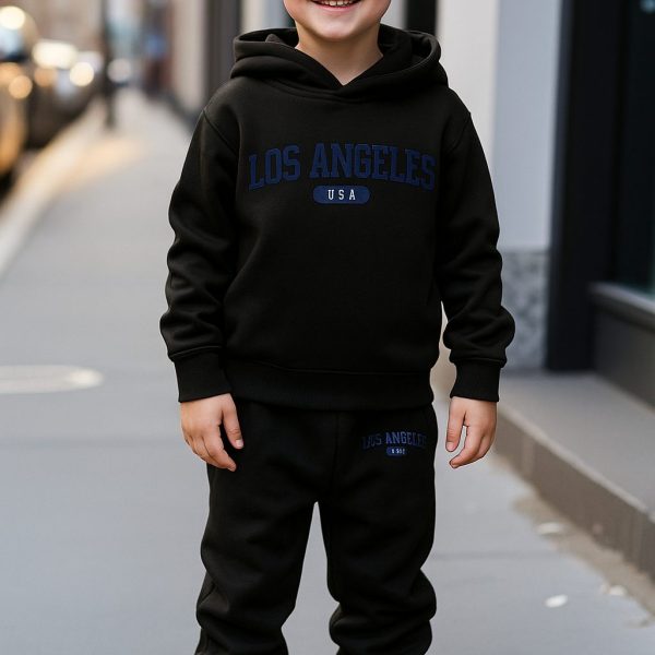 ترينج أطفال قطعتين هودي وبنطلون أسود مطبوع LOS ANGELES دافئ ومريح، مناسب للأنشطة اليومية والمدرسية