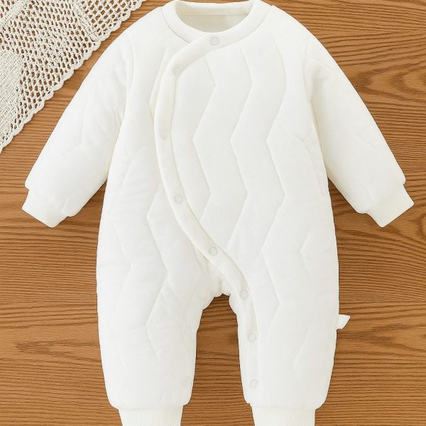 سالوبيت شتوي مبطن للمواليد، ملابس دافئة ومريحة لفصل الشتاء، خامة ناعمة تحافظ على راحة الطفل طوال اليوم