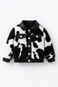 جاكيت أطفال فرو صناعي بنقشة كاو، تصميم شتوي دافئ وعصري، مثالي للمدرسة أو المناسبات الكاجوال خلال فصل الشتاء 1 ChatGPT Image Nov 11 2025 03 27 44 PM