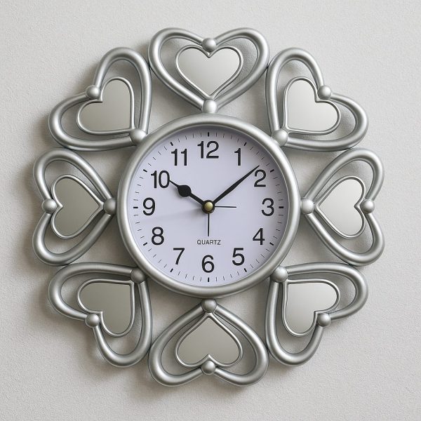 ساعة حائط، ديكور منزلي، ساعة ذهبية، ساعة غرف نوم، ساعة ليفينج، ساعة أنيقة، تصميم قلوب، ساعة ديكور فاخرة، ساعة كلاسيكية