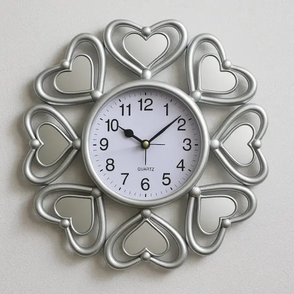 ساعة حائط، ديكور منزلي، ساعة ذهبية، ساعة غرف نوم، ساعة ليفينج، ساعة أنيقة، تصميم قلوب، ساعة ديكور فاخرة، ساعة كلاسيكية