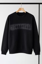 سويتشيرت رجالي بحروف بارزة، قطن ناعم بلون أسود وبيج لإطلالة شبابية عصرية