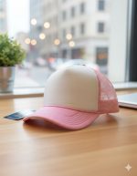 قبعة تروكر شبكية ناعمة - وردي فاتح (Baby Pink) وأبيض كلاسيكي