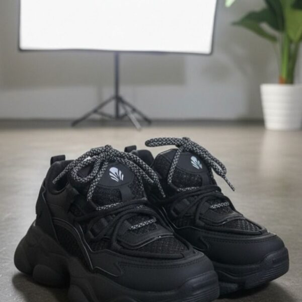 شوز رياضي نسائي أسود Chunky، تصميم عصري مريح بخامات جلد صناعي وقماش شبكي