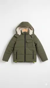 جاكيت أطفال زيتي شتوي مبطن بفرو صناعي، تصميم مقاوم للبرد والرطوبة بقبعة قابلة للفصل 1 WhatsApp Image 2025 11 01 at 2.47.40 PM 2