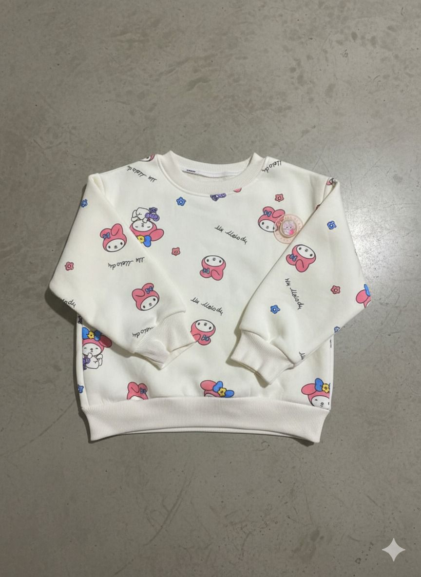 سويتشيرت أطفال أبيض بطبعة My Melody وزهور صغيرة، تصميم قطني ناعم ومريح للإطلالات اليومية سويتشيرت أطفال أبيض بطبعة My Melody وزهور صغيرة، تصميم قطني ناعم ومريح للإطلالات اليومية