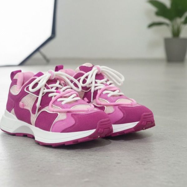 شوز رياضي نسائي بلون بينك مريح وخفيف، تصميم عصري للمشي والاستخدام اليومي