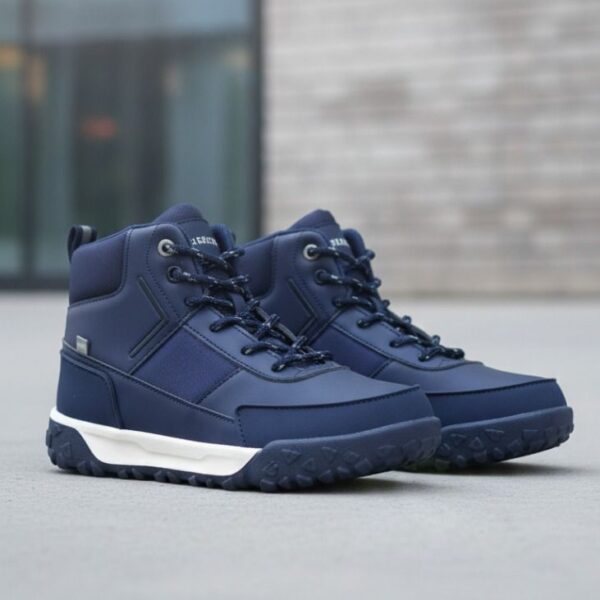 حذاء رياضي أطفال عالي العنق باللون الكحلي، تصميم عصري مقاوم للماء بنعل مطاطي مانع للانزلاق ومريح للمشي