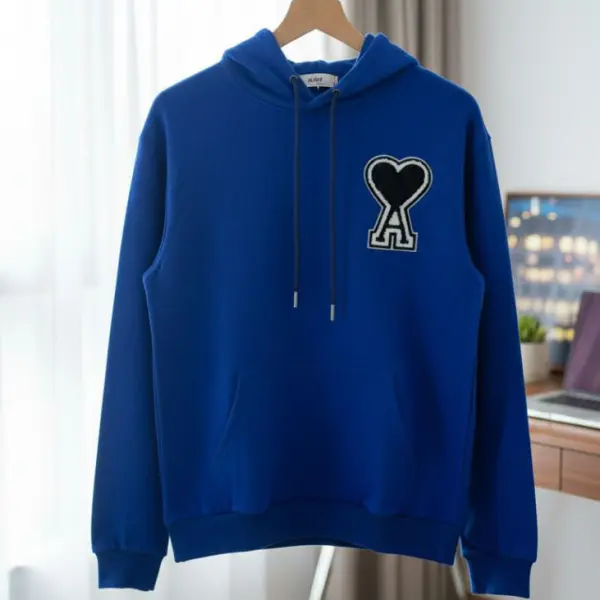 هودي نسائي أزرق ملكي مطرز بقلب، تصميم عصري يضفي لمسة مميزة