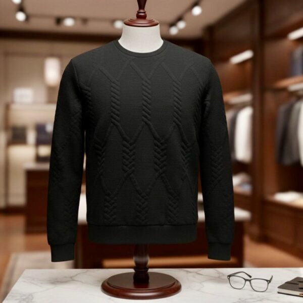 سويتشيرت رجالي أسود، سويتشيرت رجالي، بلوفر شتوي، بلوفر أسود، بلوفر قطن، بلوفر كلاسيكي، موضة رجالية، بلوفر دافئ، بلوفر برقبة دائرية، بلوفر بنقشة كابل، أزياء شتوية رجالية