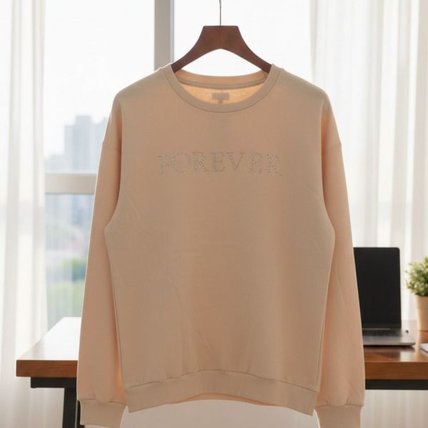 سويتشيرت نسائي بيج بكلمة FOREVER مرصعة بالكريستالات، تصميم أنيق ومريح، يناسب الإطلالات الكاجوال