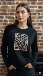 سويتشيرت نسائي أسود بكلمة CREATIVE، تصميم عصري بطبعة لامعة وأكمام طويلة