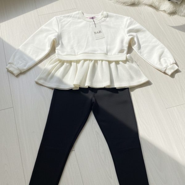 طقم بناتي، طقم أطفال بنات، ملابس بناتي، بلوزة بكرانيش، ليقنز بناتي، طقم كاجوال بناتي، طقم بناتي شتوي، ملابس يومية للبنات، ملابس بنات أنيقة، طقم بلوزة وبنطلون