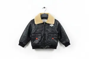 جاكيت أطفال جلد صناعي أسود بياقة فرو بيج، تصميم شتوي أنيق ودافئ، مثالي للمدرسة أو النزهات في الطقس البارد 1 WhatsApp Image 2025 11 04 at 10.56.54 AM 4