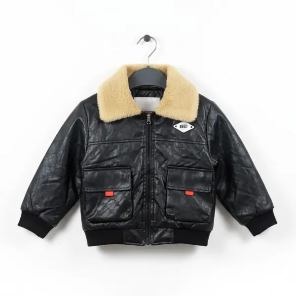 جاكيت أطفال جلد صناعي أسود بياقة فرو بيج، تصميم شتوي أنيق ودافئ