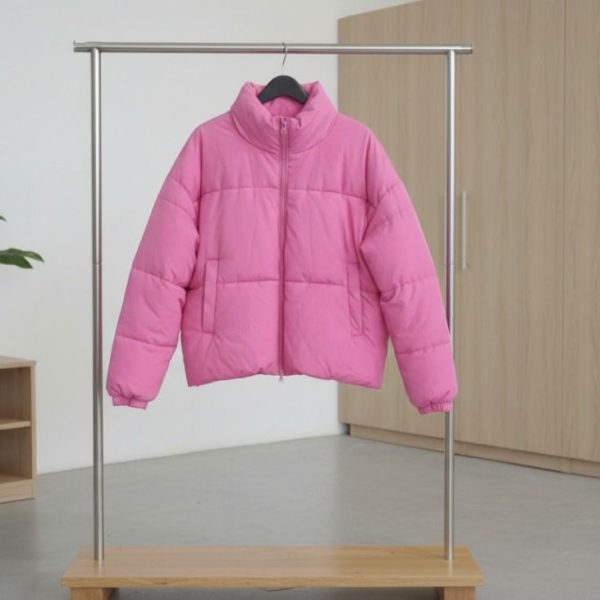 جاكيت نسائي شتوي مبطن فوشيا، تصميم عصري يمنح الدفئ والأناقة