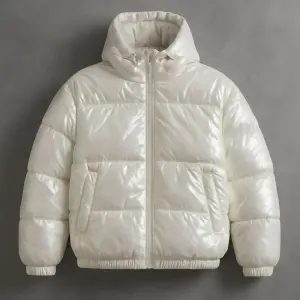 جاكيت شتوي نسائي أبيض لؤلؤي مبطن طويل الأكمام، تصميم أنيق وعازل للبرد 1 WhatsApp Image 2025 11 08 at 3.47.31 PM 1